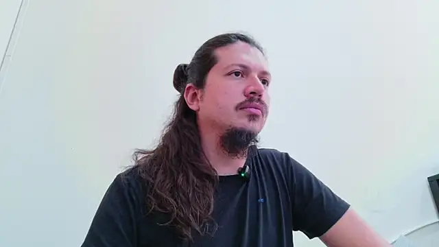 webothtwo online show from December 1, 2025, 6:46 pm