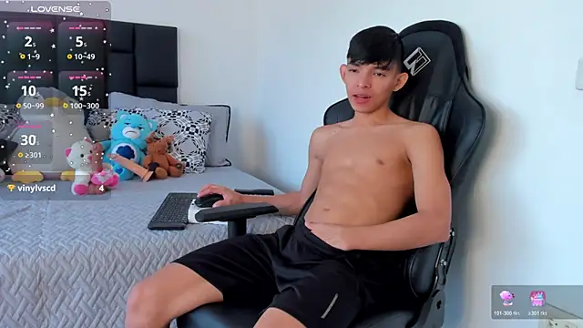 Tonny twink  online show from December 19, 2025, 4:14 pm