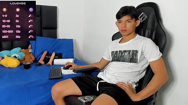 Snapshot of Tonny_twink_ chatting on February 21, 2026, 11:06 pm Tonny twink online show from February 21, 2026, 11:06 pm