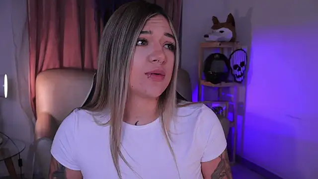 ashleyvalirya online show from October 20, 2025, 4:13 am