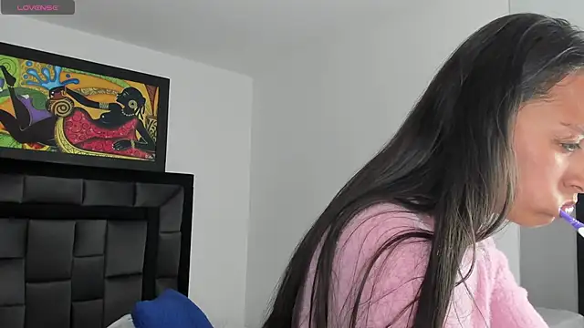 tatiana valencia online show from January 31, 2025, 3:44 pm