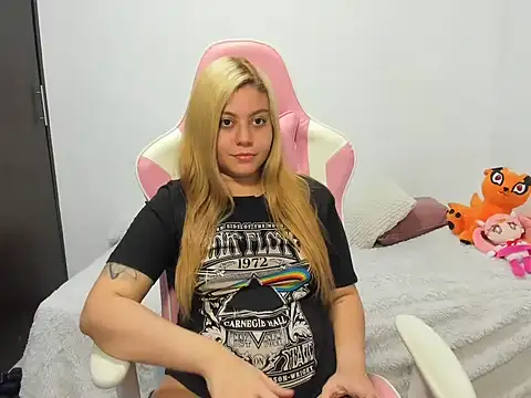 Snapshot of saori_9b chatting on January 11, 2025, 8:32 pm saori 9b online show from January 11, 2025, 8:32 pm