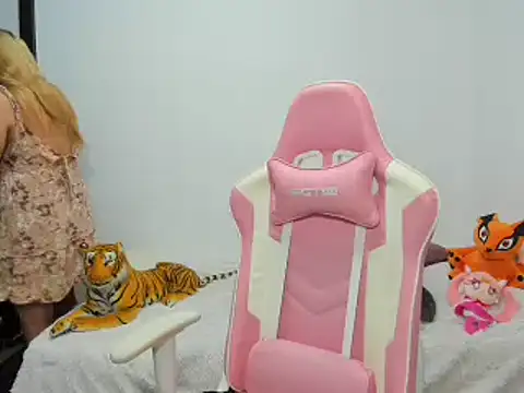 Snapshot of saori_9b chatting on January 15, 2025, 8:16 pm saori 9b online show from January 15, 2025, 8:16 pm