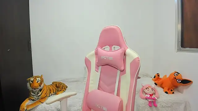 Snapshot of saori_9b chatting on February 7, 2025, 4:14 pm saori 9b online show from February 7, 2025, 4:14 pm