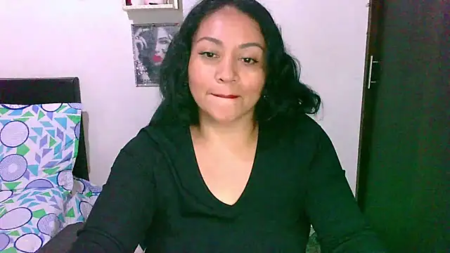 Snapshot of zaray_bella chatting on February 2, 2026, 10:08 pm zaray bella online show from February 2, 2026, 10:08 pm