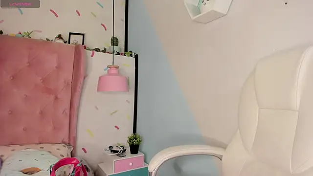 Giovanna oliveira online show from February 25, 2025, 4:35 am