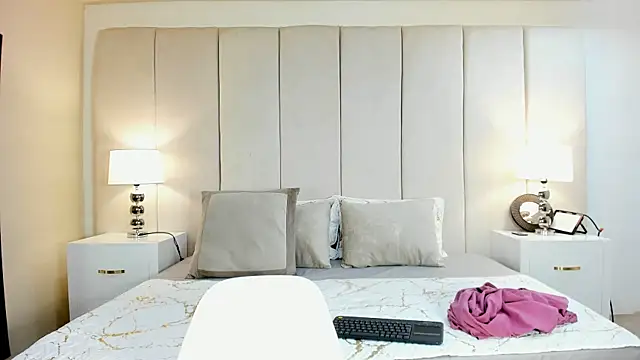 lyzzi smith01 online show from February 25, 2025, 1:06 pm