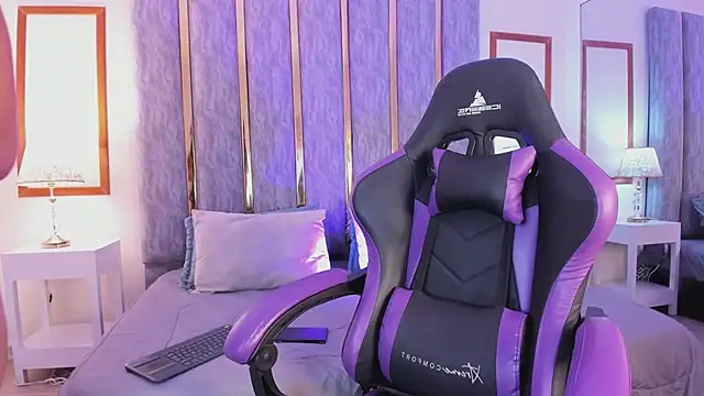 lyzzi smith01 online show from March 4, 2025, 2:17 am