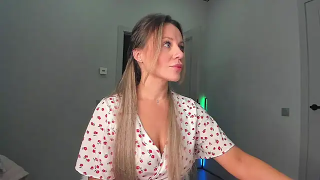  cometoseeme  online show from November 14, 2025, 5:00 pm