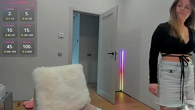  cometoseeme  online show from March 13, 2026, 3:18 pm