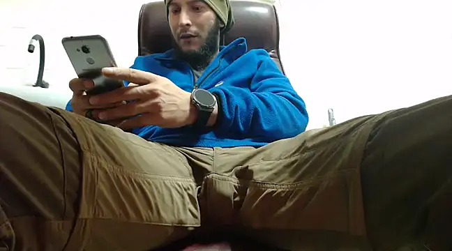 Snapshot of hardbigcock16 chatting on December 9, 2024, 4:45 am hardbigcock16 online show from December 9, 2024, 4:45 am