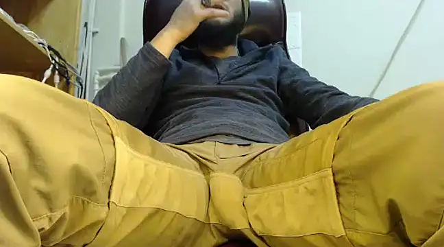 Snapshot of hardbigcock16 chatting on January 26, 2025, 9:29 am hardbigcock16 online show from January 26, 2025, 9:29 am