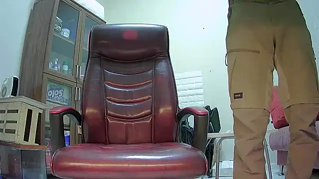 Snapshot of hardbigcock16 chatting on February 19, 2025, 9:50 am hardbigcock16 online show from February 19, 2025, 9:50 am