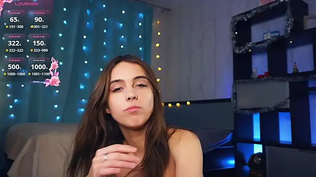 FannyHewson online show from January 19, 2025, 2:57 am