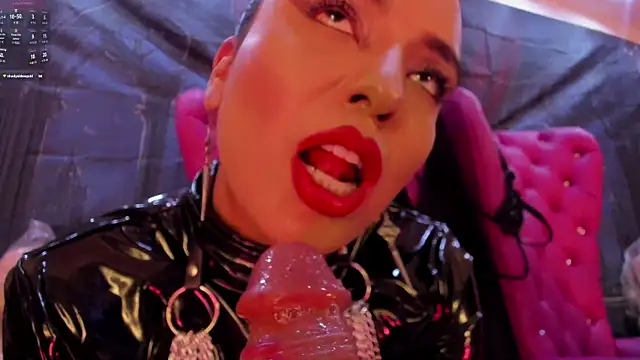 Snapshot of MeliizaQueen chatting on October 24, 2025, 12:45 pm MeliizaQueen online show from October 24, 2025, 12:45 pm