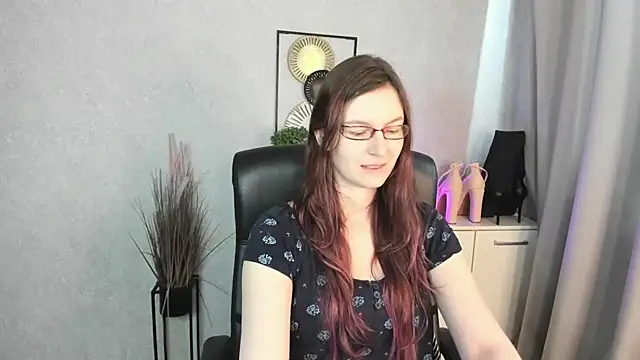 emmaxDelight online show from May 13, 2026, 5:27 am