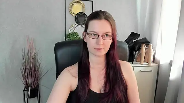 emmaxDelight online show from June 3, 2026, 2:33 pm