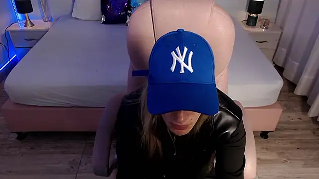 zoe jones13 online show from March 5, 2026, 3:13 am