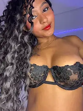 quianna  online show from April 16, 2026, 9:50 pm