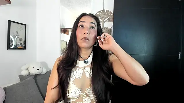 electra hunt online show from June 27, 2026, 1:54 am