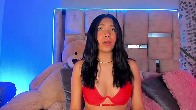 Snapshot of KarolRojas_ chatting on February 3, 2025, 9:30 am KarolRojas online show from February 3, 2025, 9:30 am