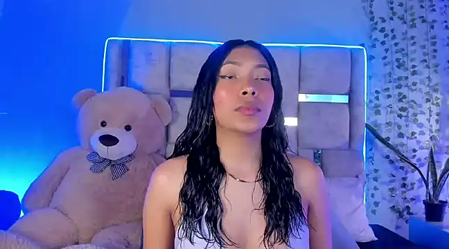 Snapshot of KarolRojas_ chatting on February 4, 2025, 3:22 am KarolRojas online show from February 4, 2025, 3:22 am