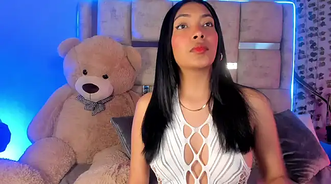 Snapshot of KarolRojas_ chatting on February 11, 2025, 3:29 am KarolRojas online show from February 11, 2025, 3:29 am