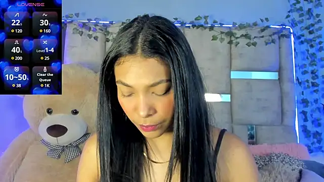 Snapshot of KarolRojas_ chatting on February 17, 2025, 3:15 am KarolRojas online show from February 17, 2025, 3:15 am