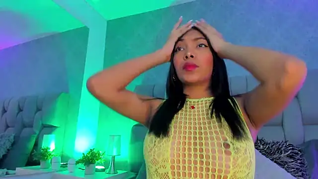 Snapshot of KarolRojas_ chatting on March 15, 2025, 3:29 am KarolRojas online show from March 15, 2025, 3:29 am