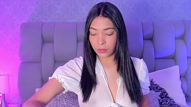 Snapshot of KarolRojas_ chatting on September 13, 2025, 3:28 am KarolRojas online show from September 13, 2025, 3:28 am