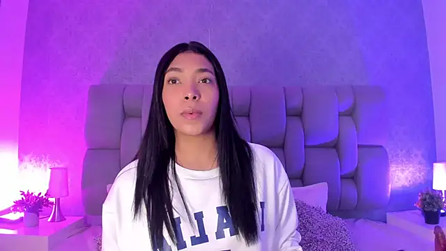 Snapshot of KarolRojas_ chatting on September 18, 2025, 3:19 am KarolRojas online show from September 18, 2025, 3:19 am