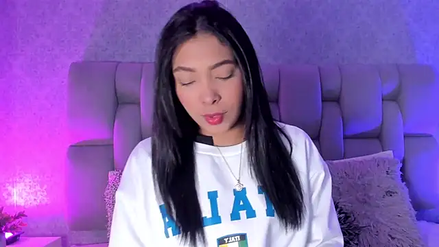 Snapshot of KarolRojas_ chatting on October 6, 2025, 3:37 am KarolRojas online show from October 6, 2025, 3:37 am