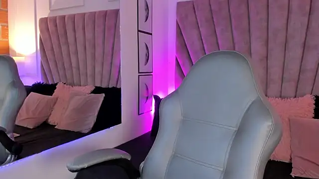 Snapshot of KarolRojas_ chatting on October 11, 2025, 3:39 am KarolRojas online show from October 11, 2025, 3:39 am