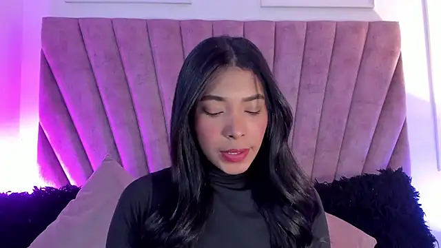 Snapshot of KarolRojas_ chatting on October 27, 2025, 3:32 am KarolRojas online show from October 27, 2025, 3:32 am