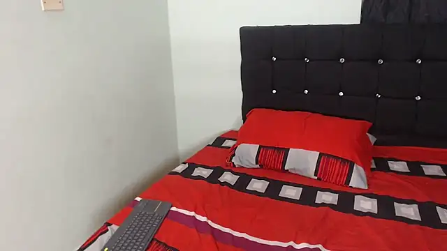 caroline steven05 online show from November 4, 2025, 5:17 am