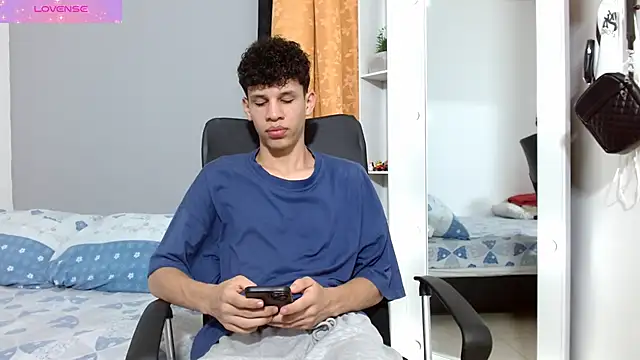 Snapshot of jeff_ross chatting on December 6, 2024, 5:44 pm jeff ross online show from December 6, 2024, 5:44 pm