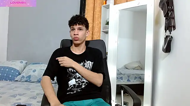 Snapshot of jeff_ross chatting on December 19, 2024, 5:40 pm jeff ross online show from December 19, 2024, 5:40 pm