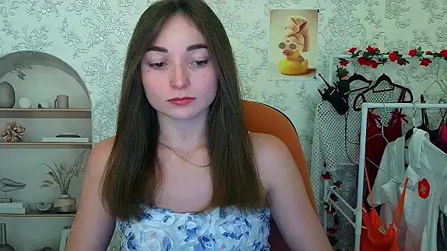  Barbie Kiss  online show from November 6, 2025, 4:19 pm