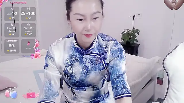 paopao-a online show from February 19, 2025, 6:44 am