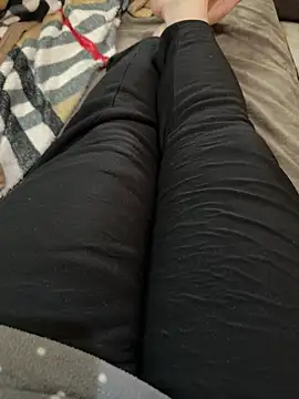 heena13 online show from December 2, 2025, 7:57 am