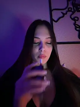 EricaWalls online show from December 11, 2024, 9:01 pm