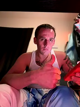 Snapshot of PeytonJohnn chatting on November 13, 2025, 2:43 am PeytonJohnn online show from November 13, 2025, 2:43 am