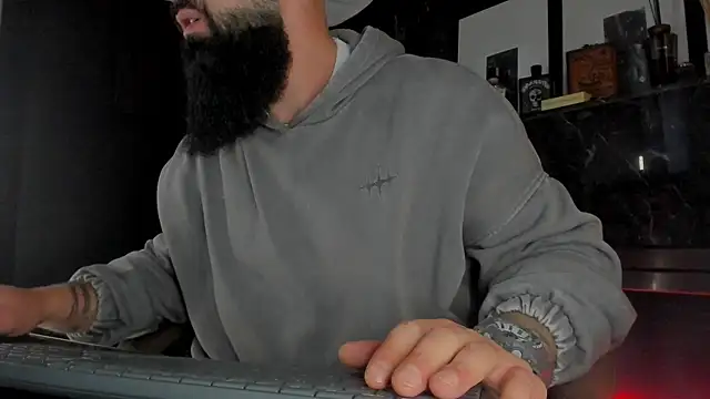 Snapshot of axxelrich_ chatting on October 31, 2025, 4:57 am axxelrich online show from October 31, 2025, 4:57 am