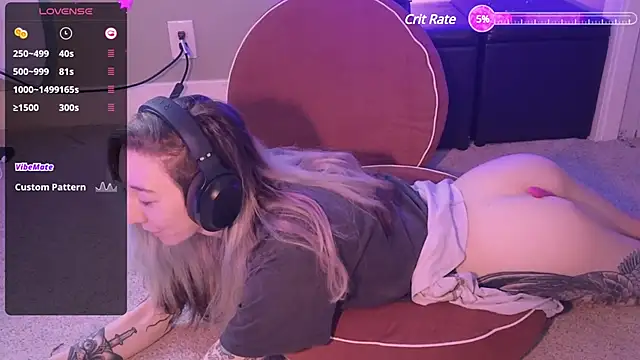 Snapshot of lovelylucyy chatting on December 8, 2024, 7:32 pm lovelylucyy online show from December 8, 2024, 7:32 pm