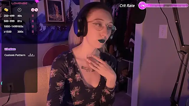 Snapshot of lovelylucyy chatting on January 1, 2025, 1:58 am lovelylucyy online show from January 1, 2025, 1:58 am