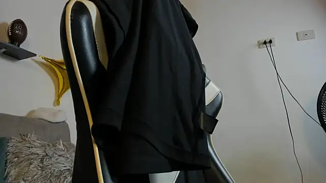 Snapshot of julian_wallace chatting on September 12, 2025, 7:03 pm julian wallace online show from September 12, 2025, 7:03 pm