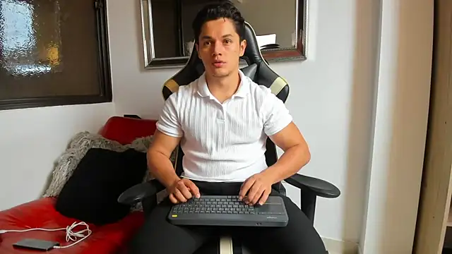 julian wallace online show from April 13, 2026, 4:45 pm