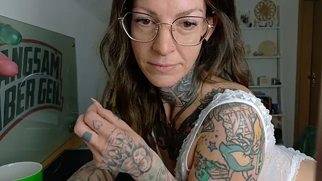 BrownieyQueen online show from April 2, 2026, 4:54 am