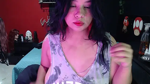 Snapshot of MaggaCass chatting on December 13, 2024, 4:33 am MaggaCass online show from December 13, 2024, 4:33 am