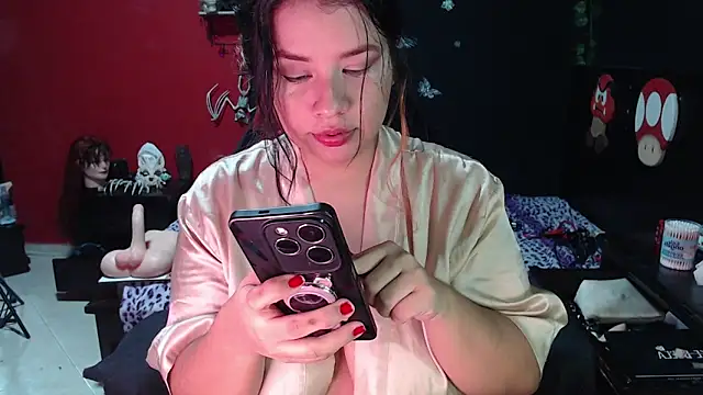 Snapshot of MaggaCass chatting on December 30, 2024, 2:20 am MaggaCass online show from December 30, 2024, 2:20 am